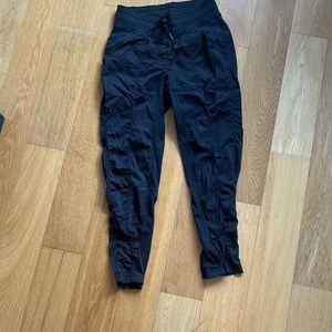 Lululemon size 6 stretchy skinny pants